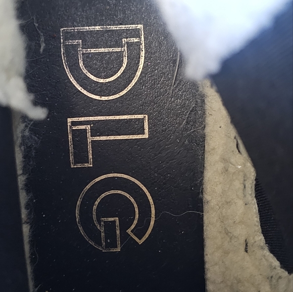 DLG black slip on boots US size 10 elastics side black outer white inside - Picture 11 of 11